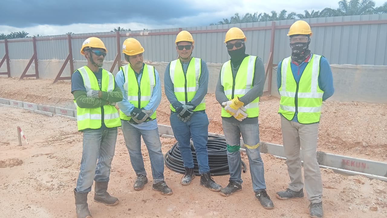 The IT96 on-site installation team